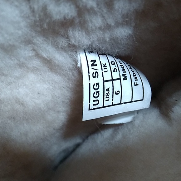 Authentic UGG Silver Sequined Boots Gently Worn Sz.6 Can Fit Bigger - Picture 5 of 8